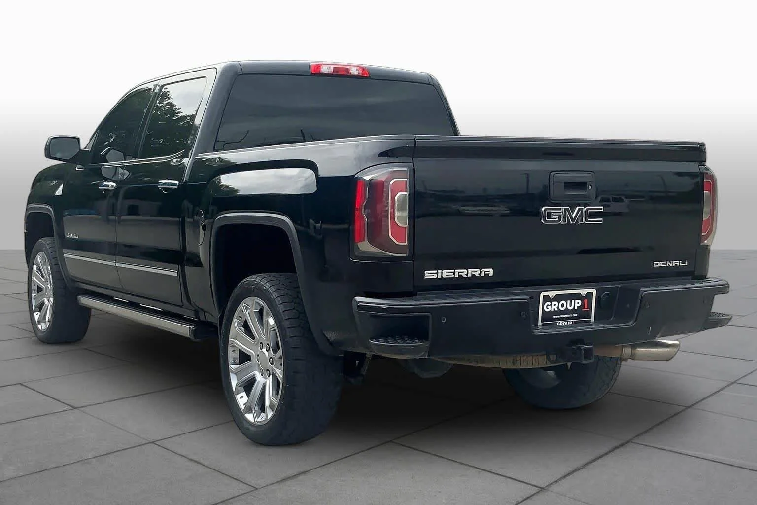 Used 2017 Onyx Black GMC Denali image 12