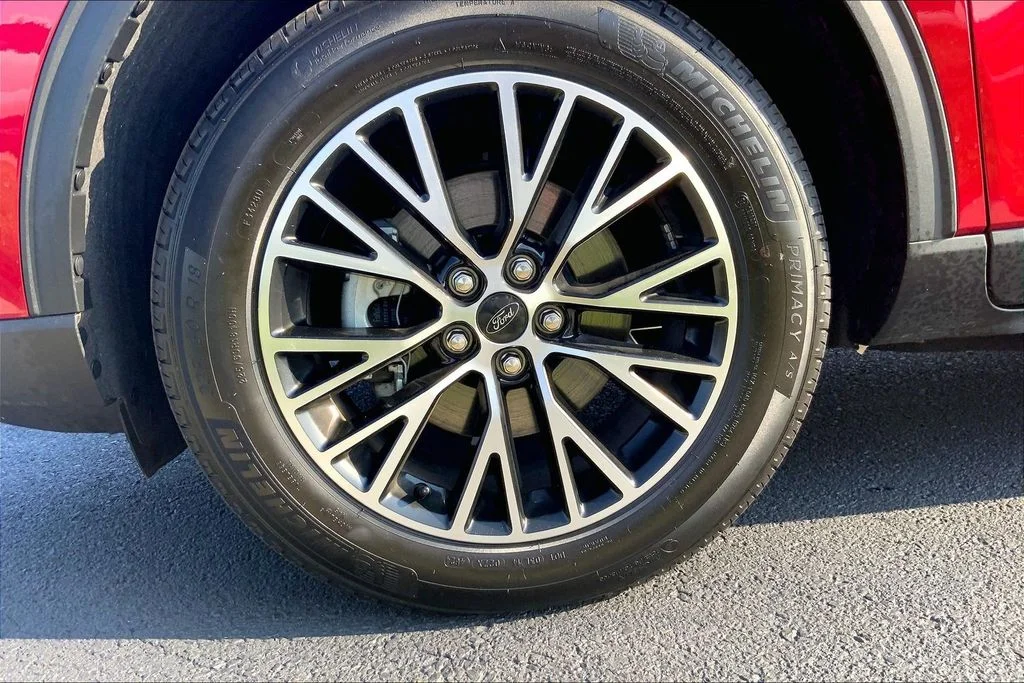 Used 2025 Red Ford Base image 3