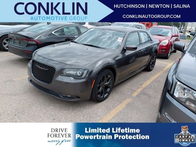 2023 Chrysler 300 S's photo