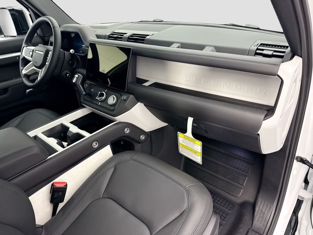 New 2026 Fuji White LAND ROVER X-Dynamic SE image 16