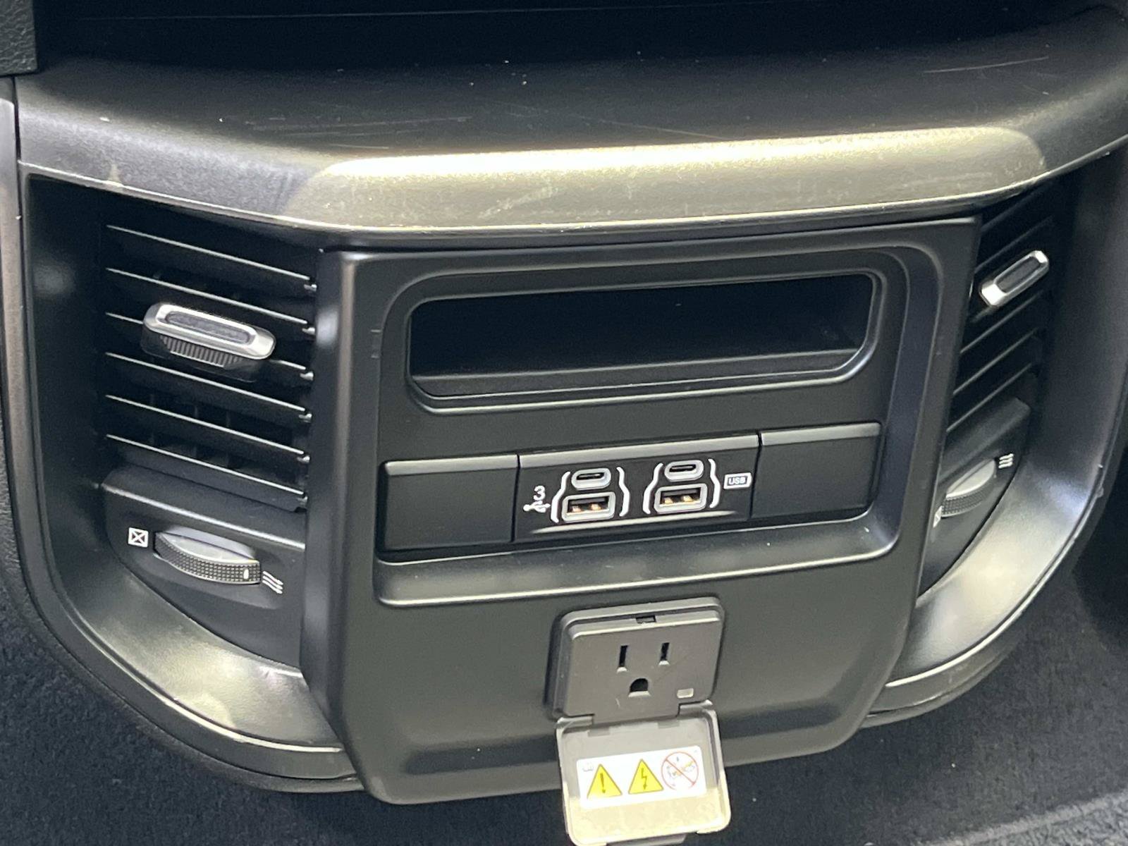 Used 2019 Delmonico Red Pearlcoat Ram Laramie image 21