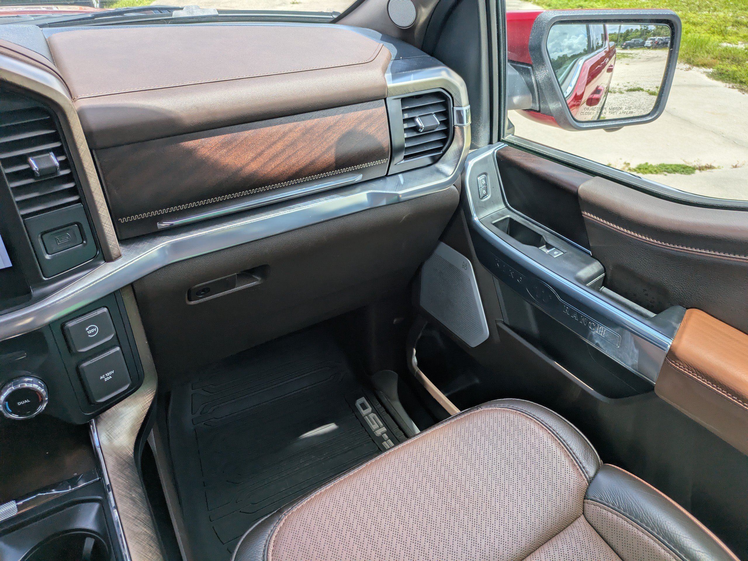 Used 2025  Ford King Ranch image 16