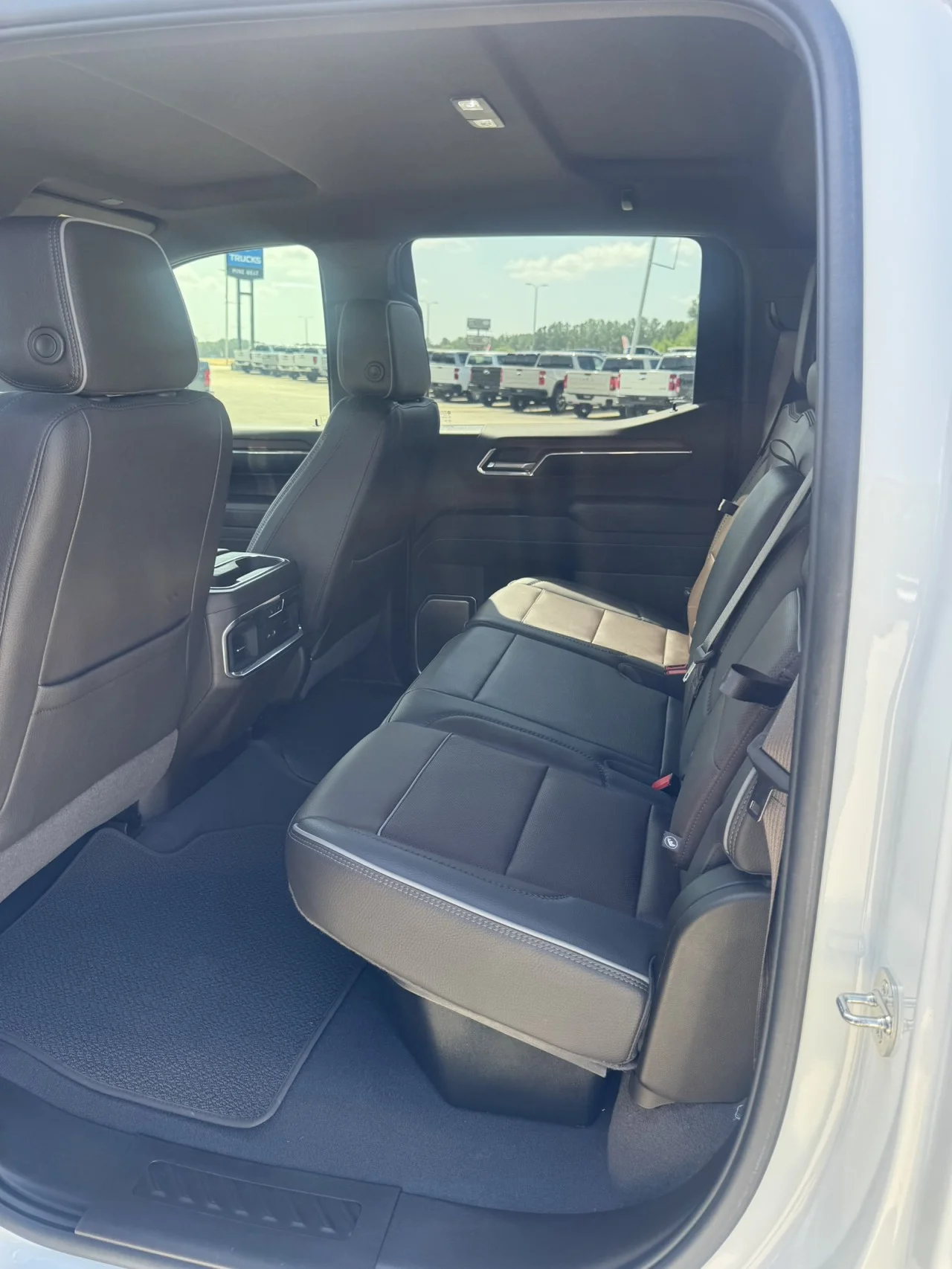 Used 2023 SUMMIT WHITE GMC Denali image 17
