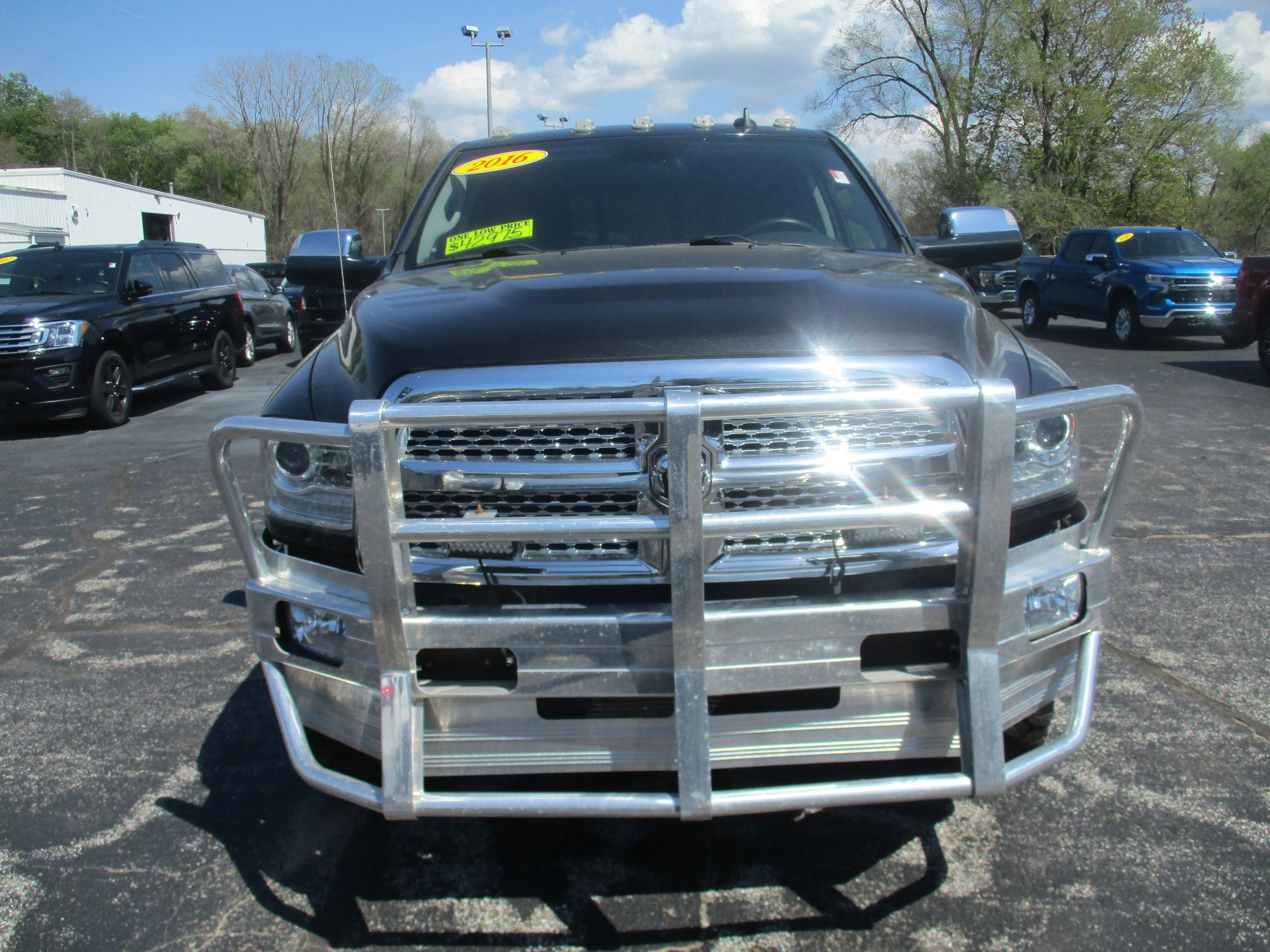 Used 2016 Brilliant Black Crystal Pearlcoat Ram Laramie image 5