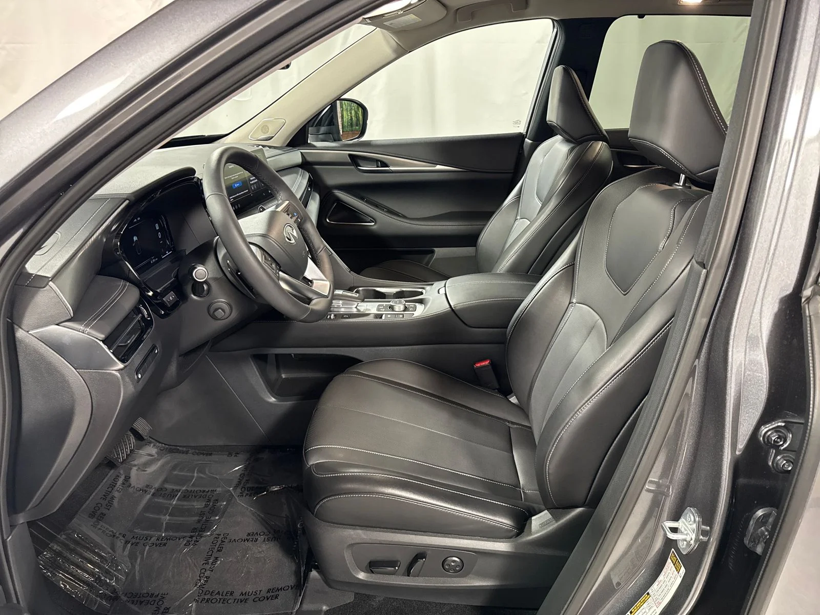 Certified Used 2026 Graphite Shadow INFINITI LUXE image 3