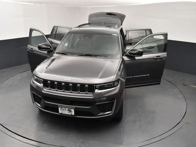 New 2026 Baltic Gray Metallic Clear-Coat Exterior Paint Jeep Limited image 26