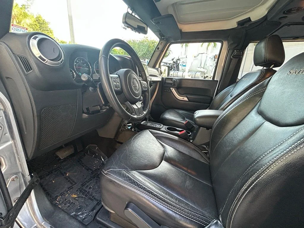 Used 2016 Silver Jeep Sahara image 16