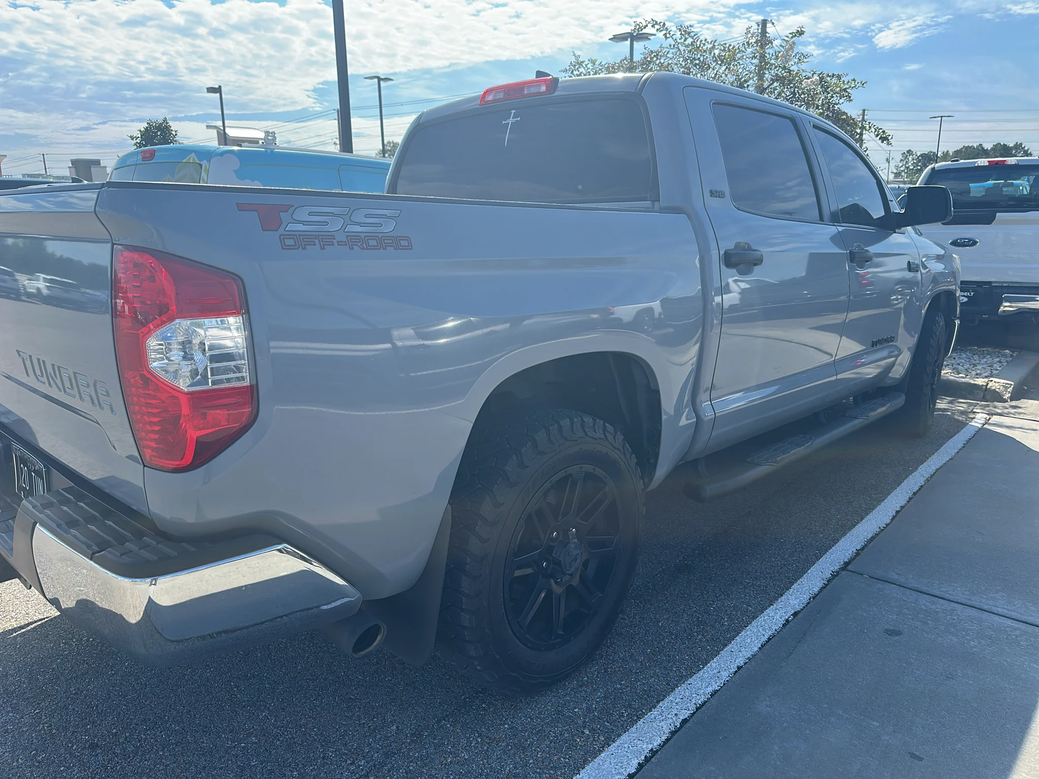 Used 2020 Cement Toyota SR5 image 3