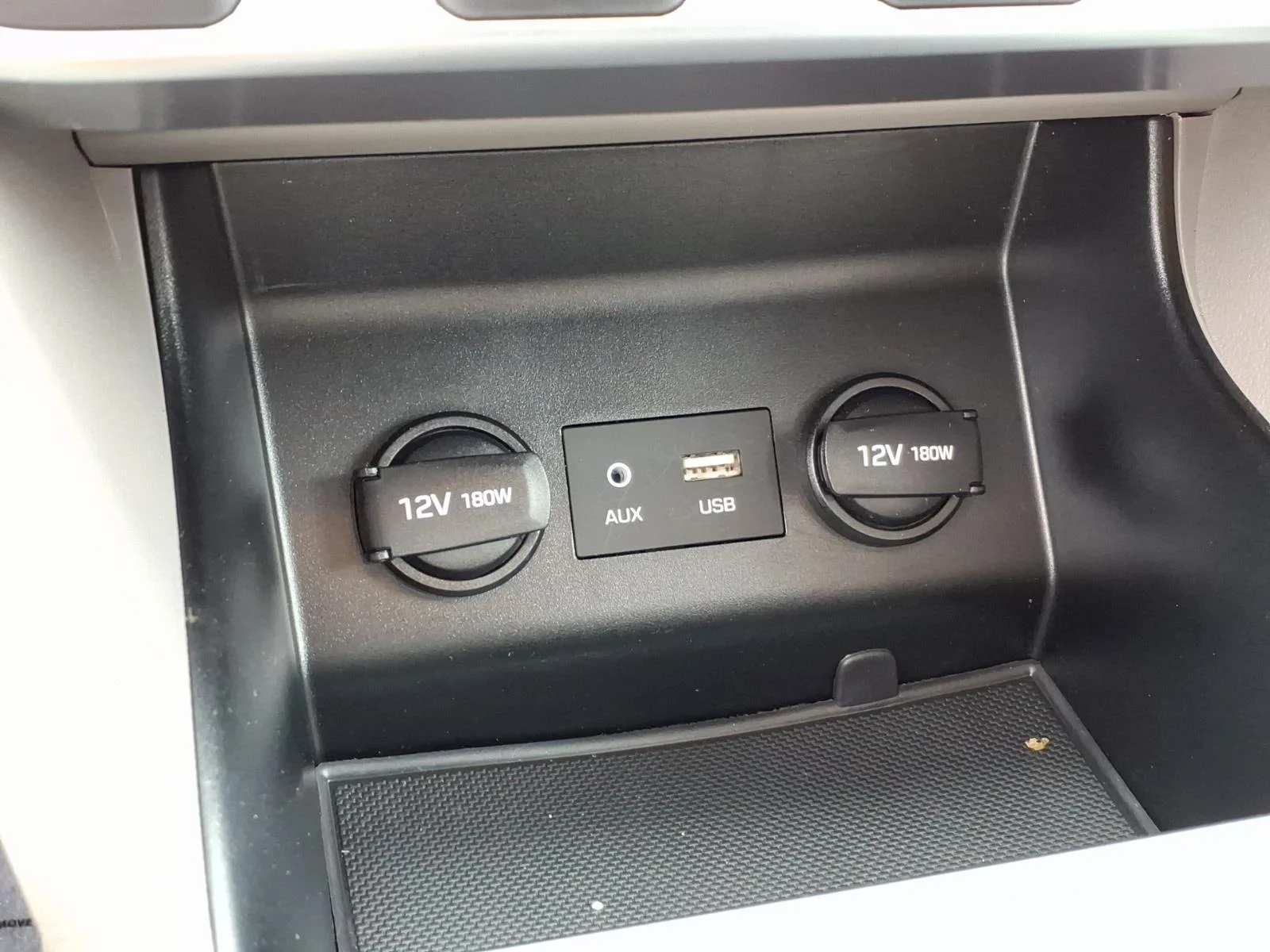 Used 2020 Stellar Silver Hyundai SE image 8