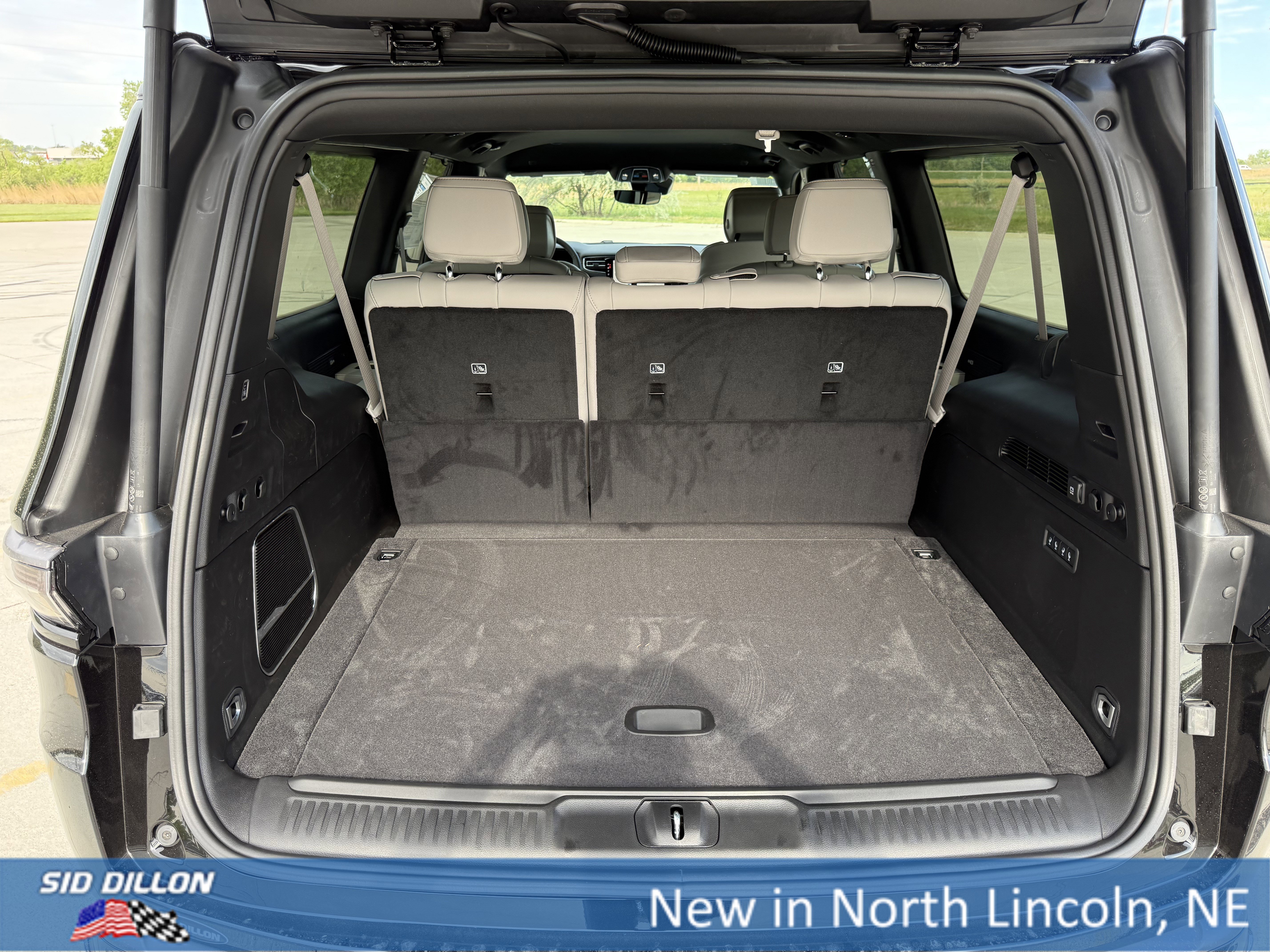 New 2026 High Gloss Black Exterior Paint Jeep Limited Altitude image 7