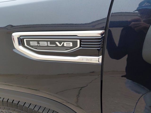 Used 2025 Titanium Rush Metallic GMC SLT image 34