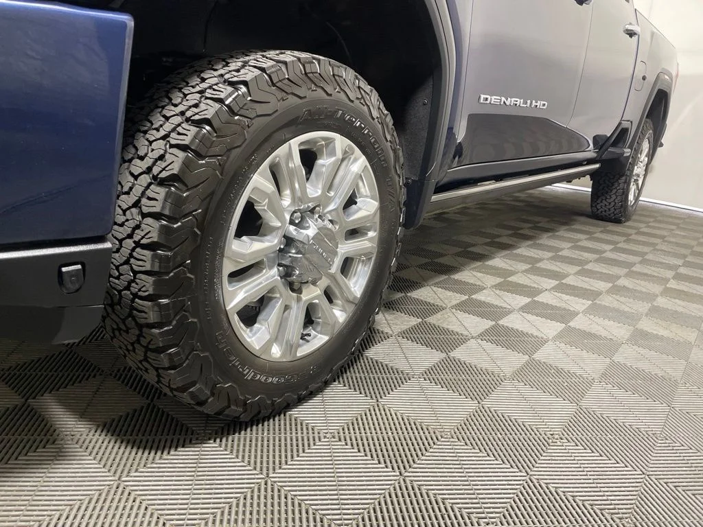 Used 2022 Blue GMC Denali image 27