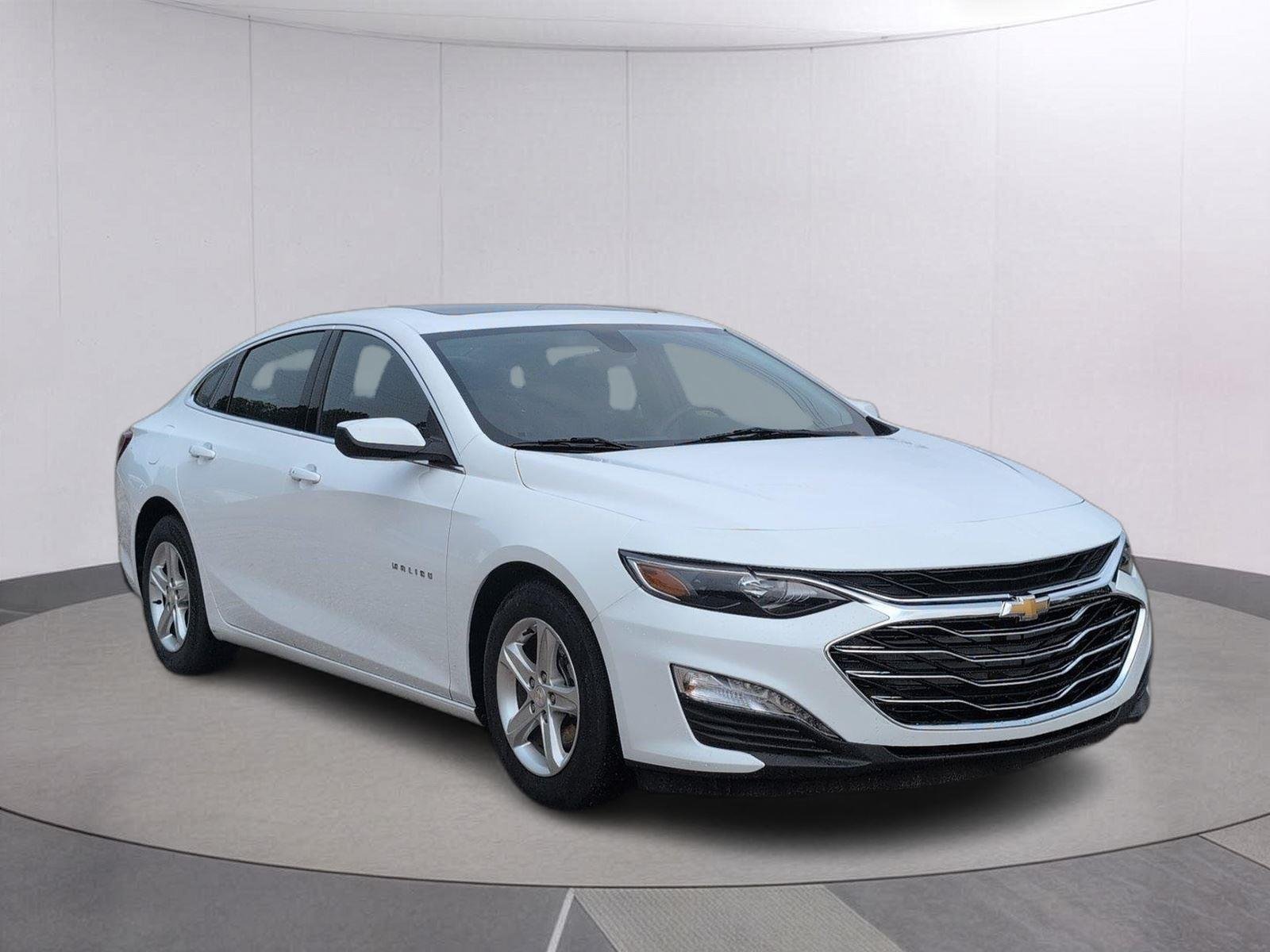 Used 2022 Summit White Chevrolet LT image 9