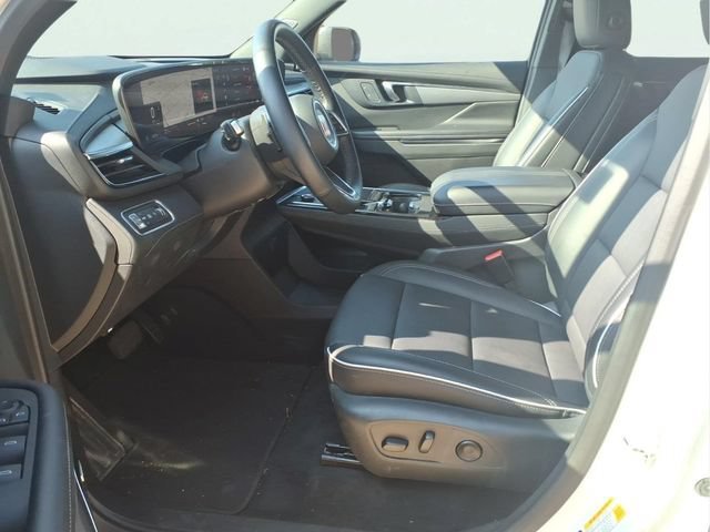 Used 2025 Summit White Buick Preferred image 19