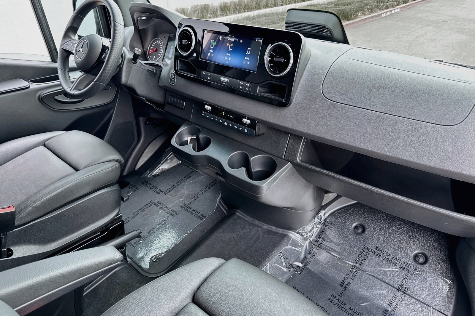 Used 2025 Obsidian Black Metallic Mercedes-Benz  image 25