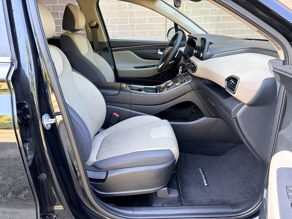 Used 2023 Twilight Black Hyundai SE image 19