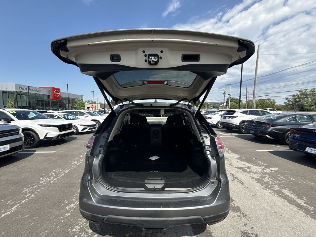 Used 2016 Gray Nissan SV image 22