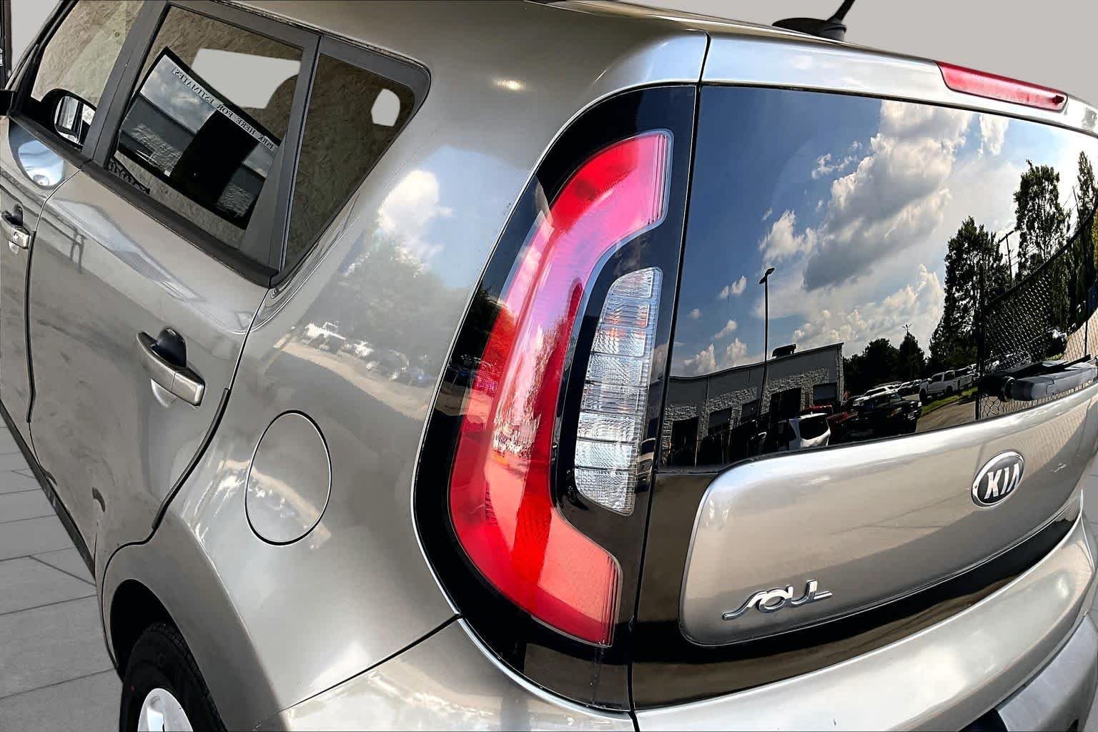 Used 2015 Titanium Gray Kia Base image 26