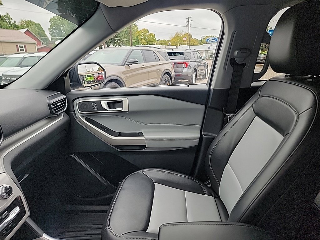 Used 2024 Gray Ford XLT image 35