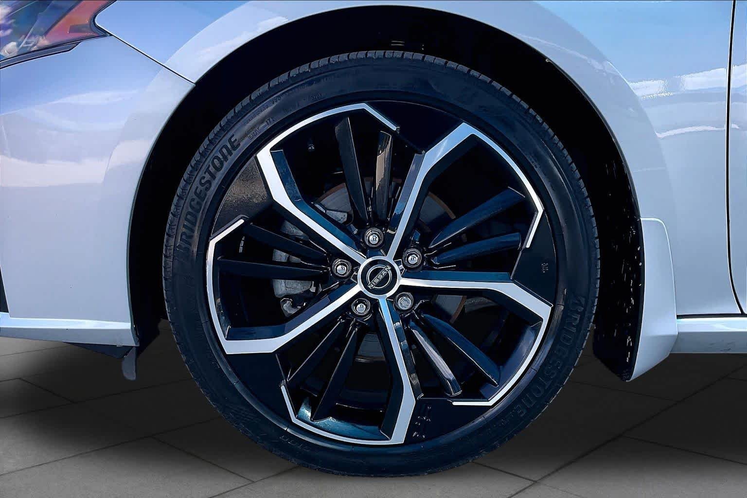Used 2024 Brilliant Silver Metallic Nissan 2.5 SR image 10