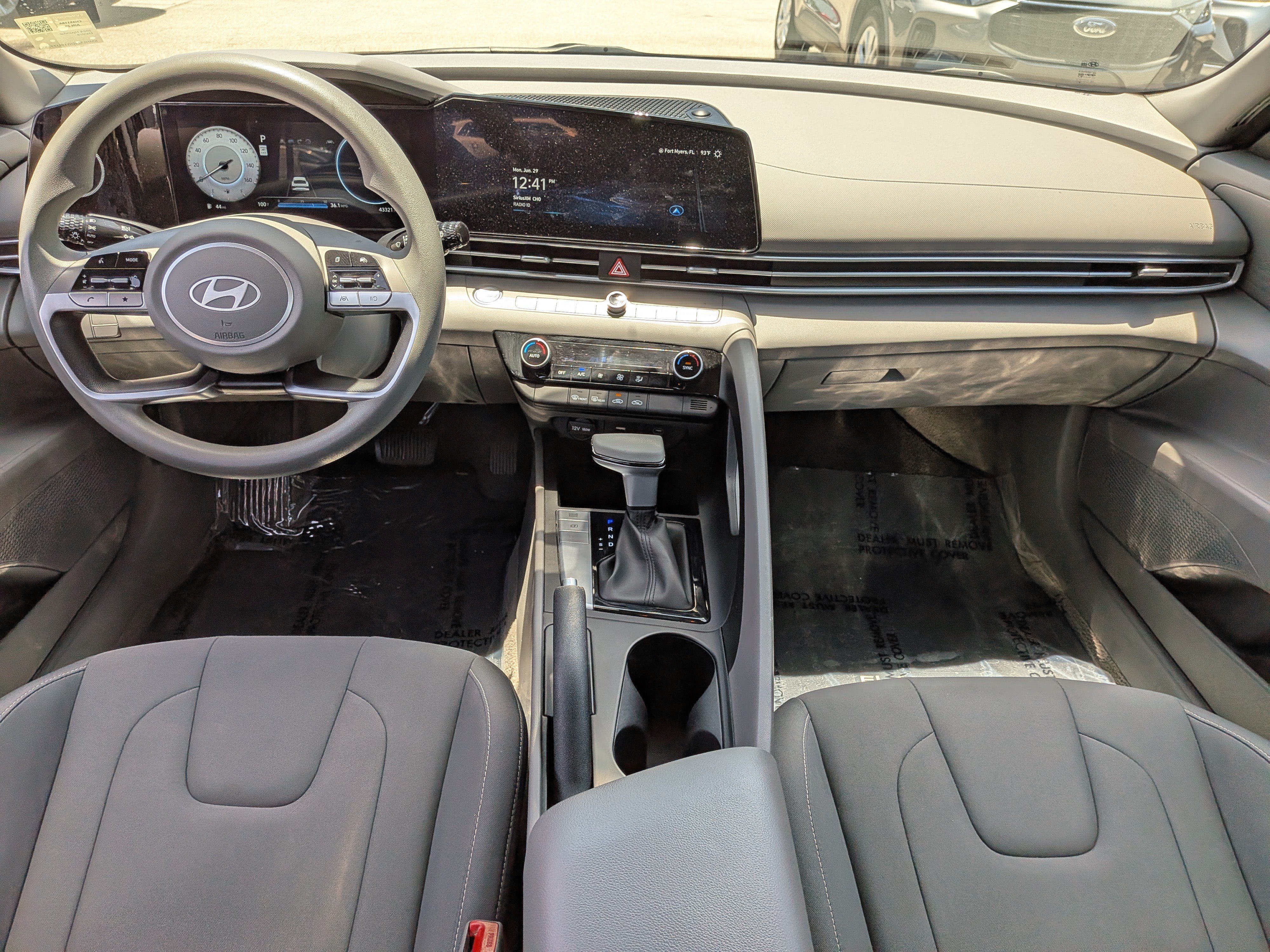2024 Hyundai Elantra SEL - Photo 15