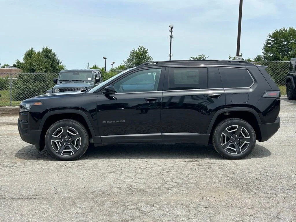 New 2026 Diamond Black Crystal Pearl-Coat Exterior Paint Jeep Limited image 11