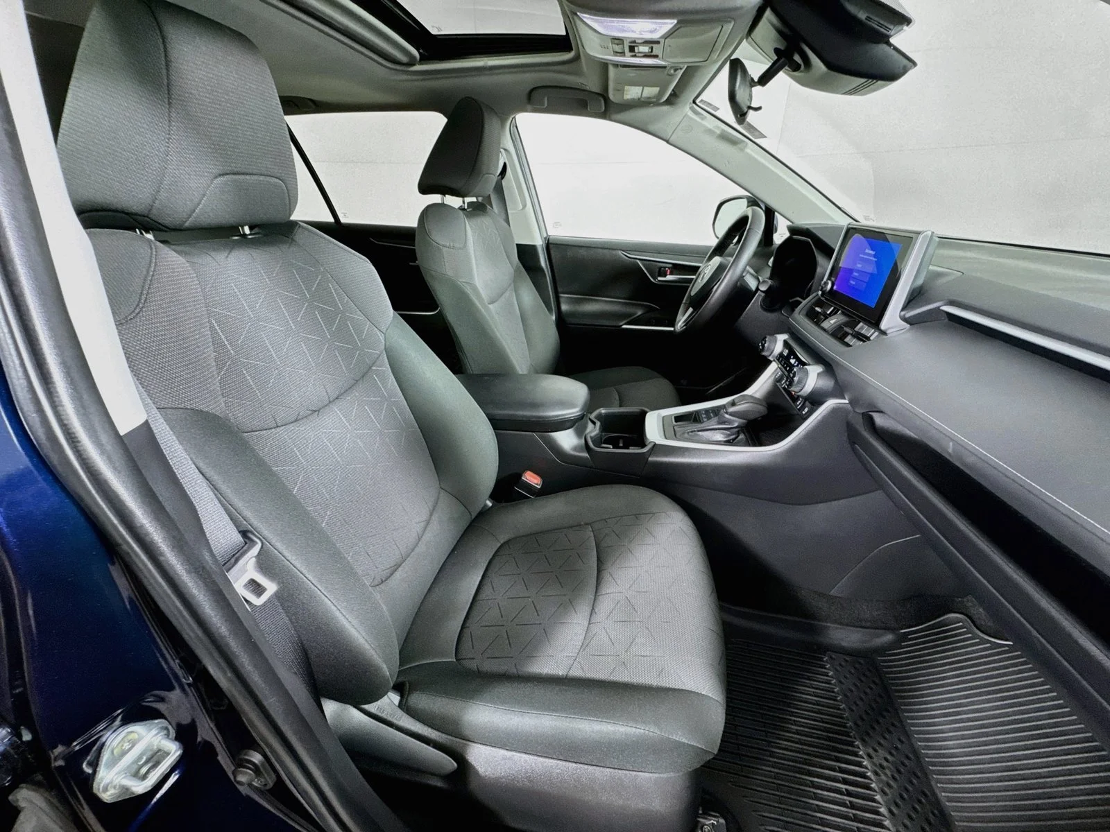 Certified Used 2024  Toyota XLE image 28