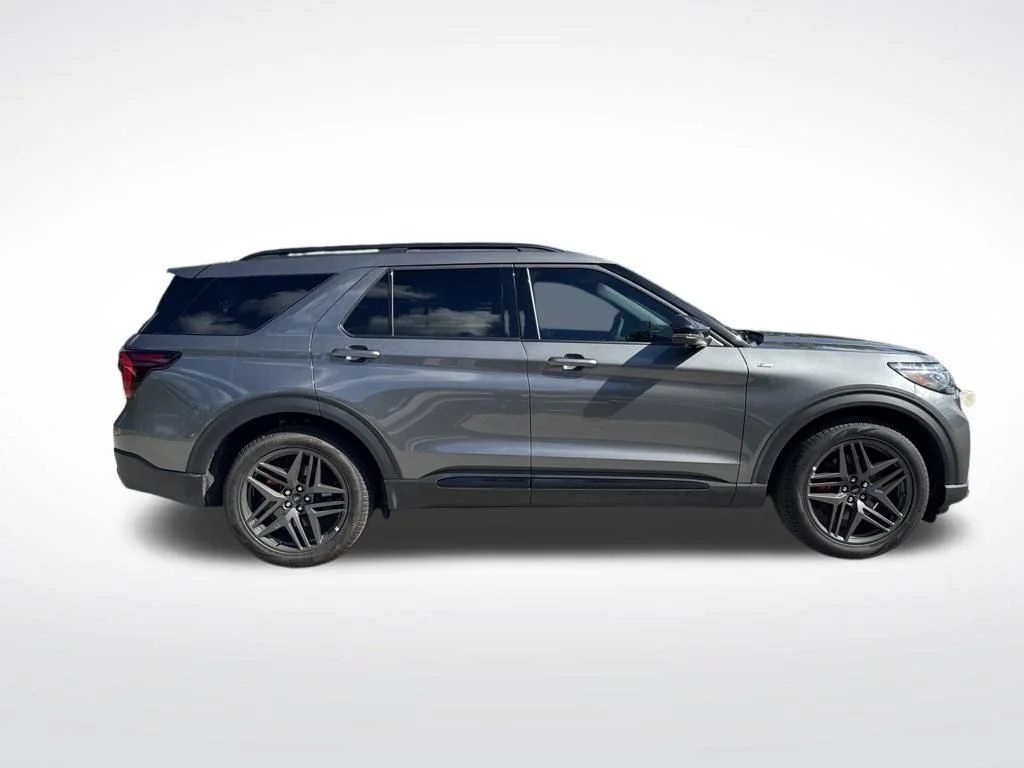 Used 2026 Gray Metallic Ford ST-Line image 4