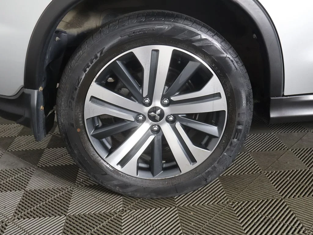 Used 2023 Silver Mitsubishi 2.0 ES image 15