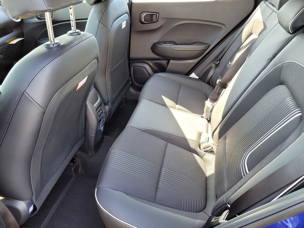 2025 Hyundai Venue Limited - Photo 6