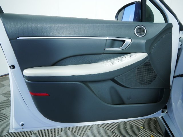 Used 2023 White Hyundai SEL image 18