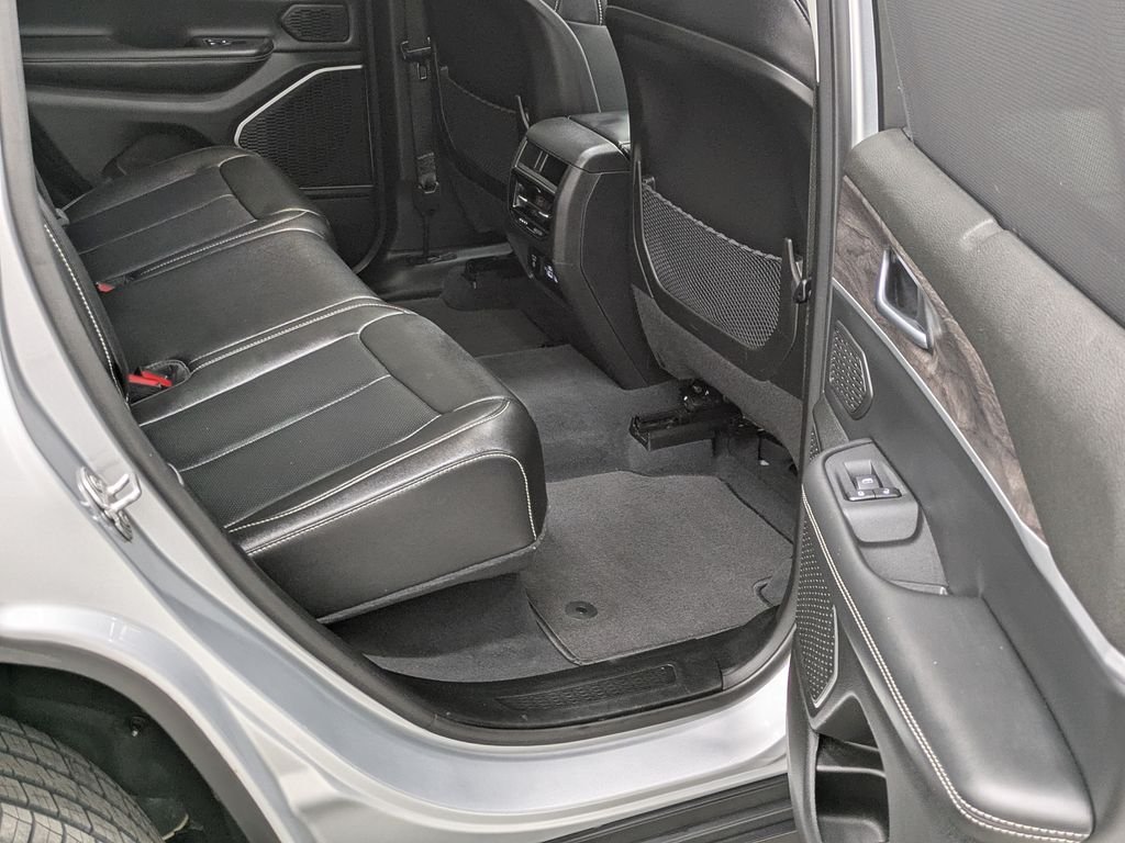 Used 2023 Silver Jeep 4xe image 23