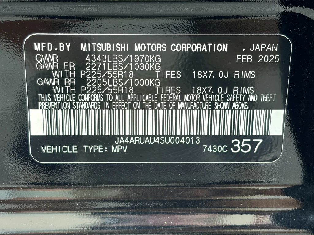 Used 2025 Labrador Black Pearl Mitsubishi ES image 32