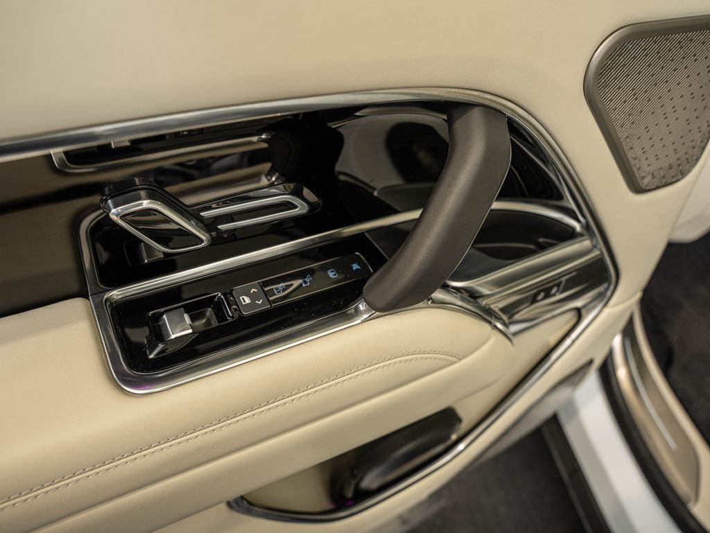 Used 2025 Fuji White Land Rover Autobiography image 34