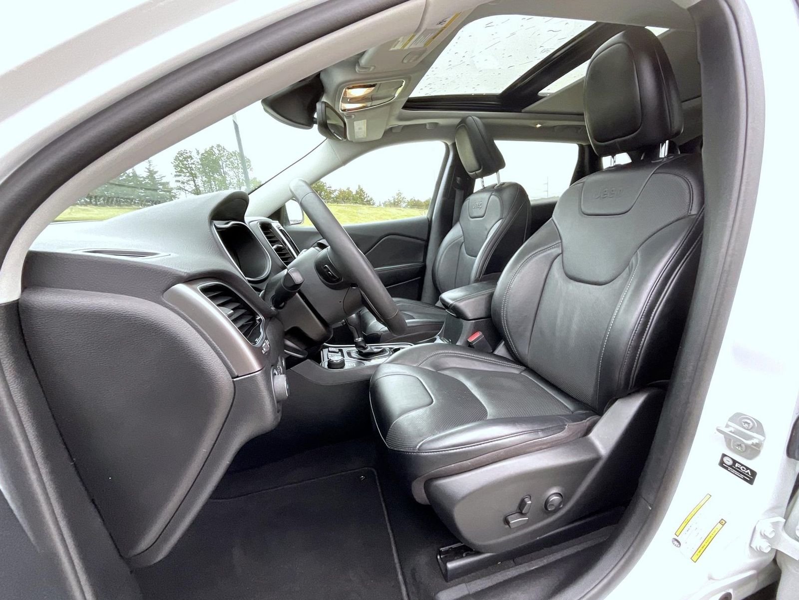 Used 2022 White Jeep Limited image 11