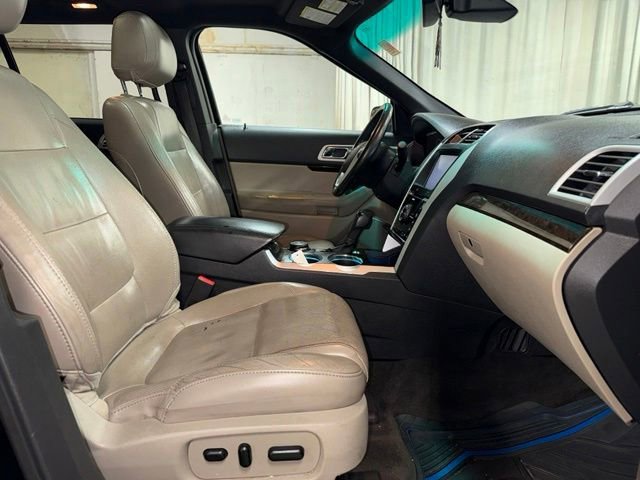 Used 2013 Green Ford Limited image 24