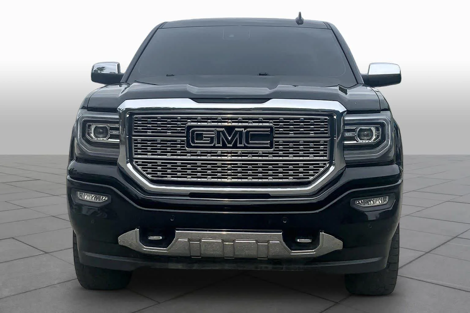 Used 2017 Onyx Black GMC Denali image 4