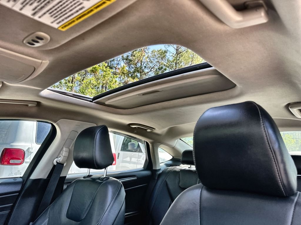 Used 2020  Ford Titanium image 19