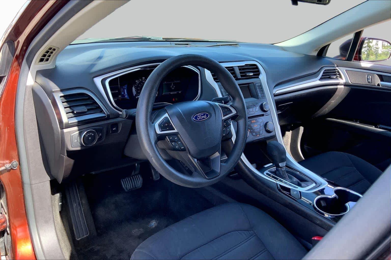 Used 2016 Bronze Fire Metallic Tinted Clearcoat Ford SE Hybrid image 17