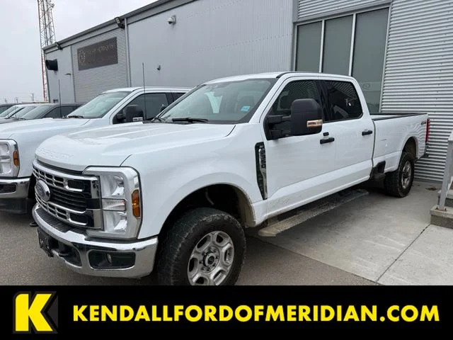 Used 2025 Oxford White Ford XLT image 1