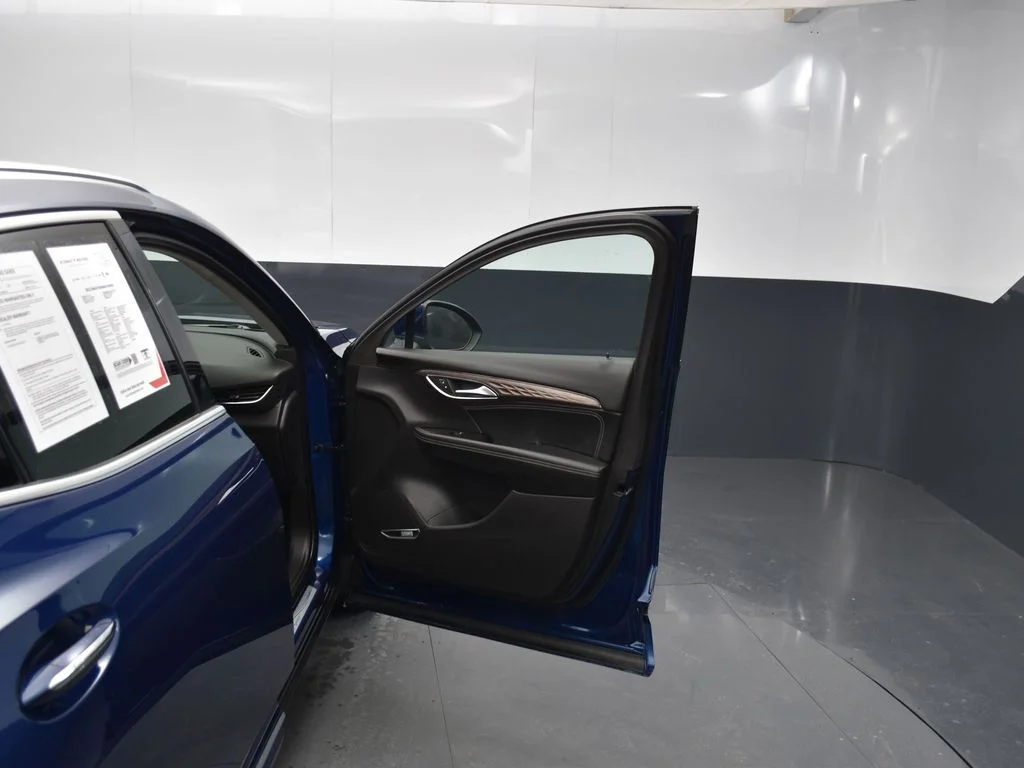 Used 2022 Blue Buick Avenir image 30