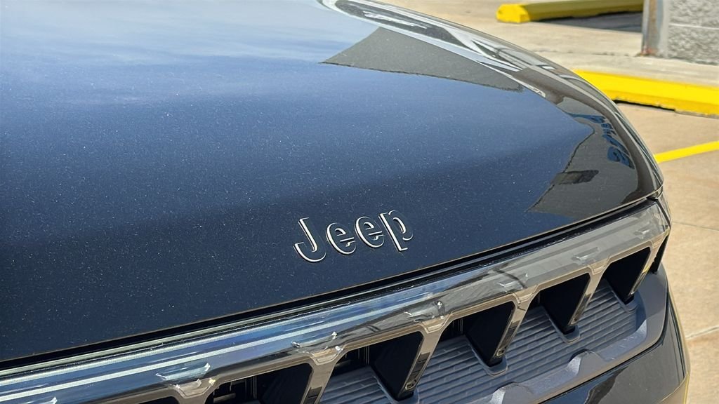New 2026 High Gloss Black Exterior Paint Jeep Limited Altitude image 3