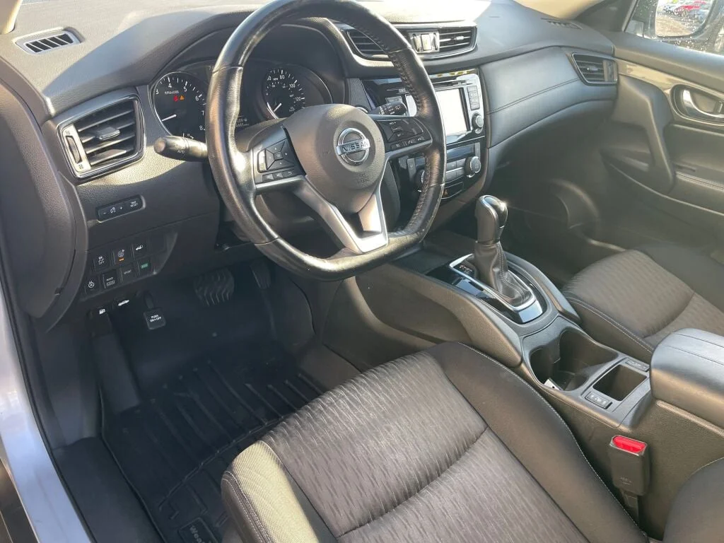 Used 2017 Brilliant Silver Nissan SV image 5