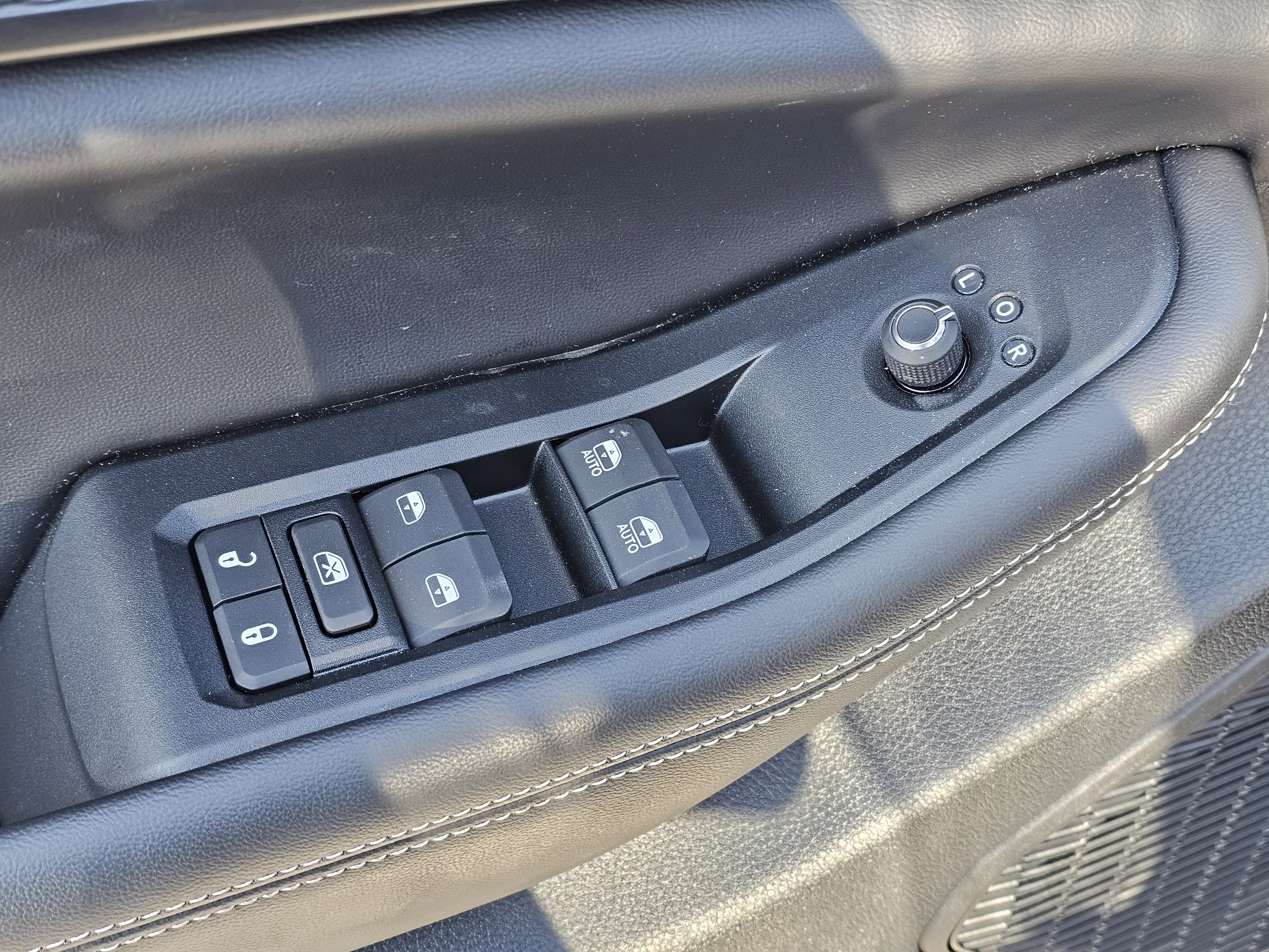 New 2024 Silver Zynith Jeep Laredo X image 16