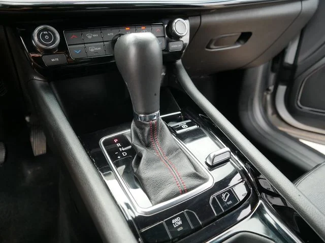 Used 2024 Silver Jeep Trailhawk image 33