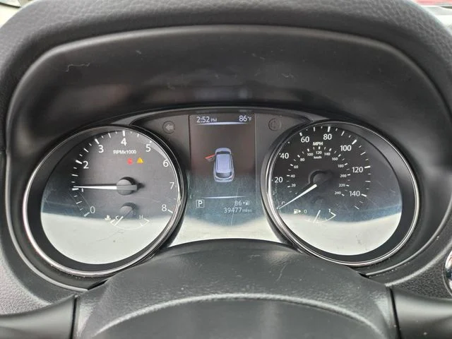 Used 2018 White Nissan  image 33