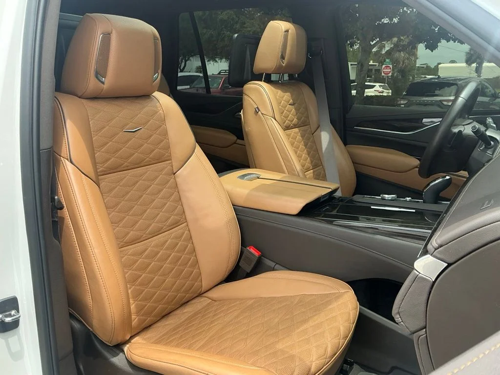 Used 2023 White Cadillac Premium Luxury image 33
