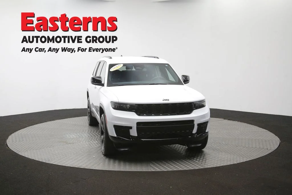 Used 2023 White Jeep Altitude image 53