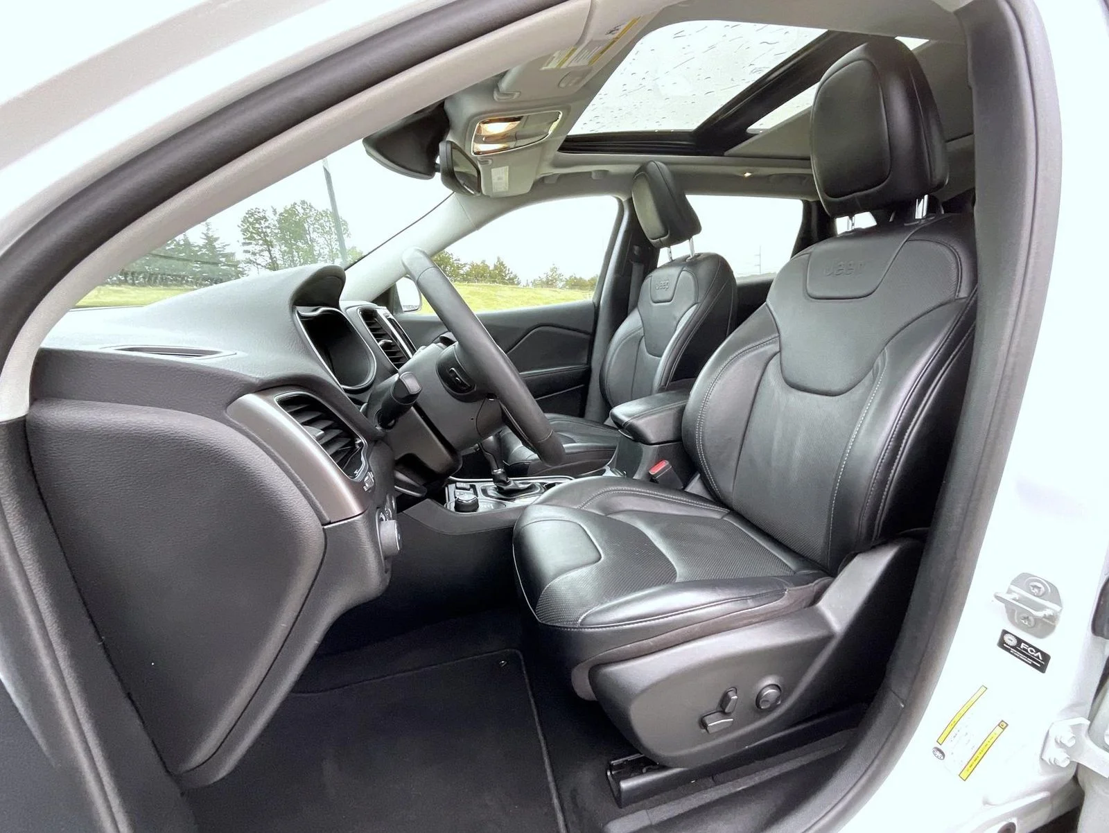 Used 2022 White Jeep Limited image 11