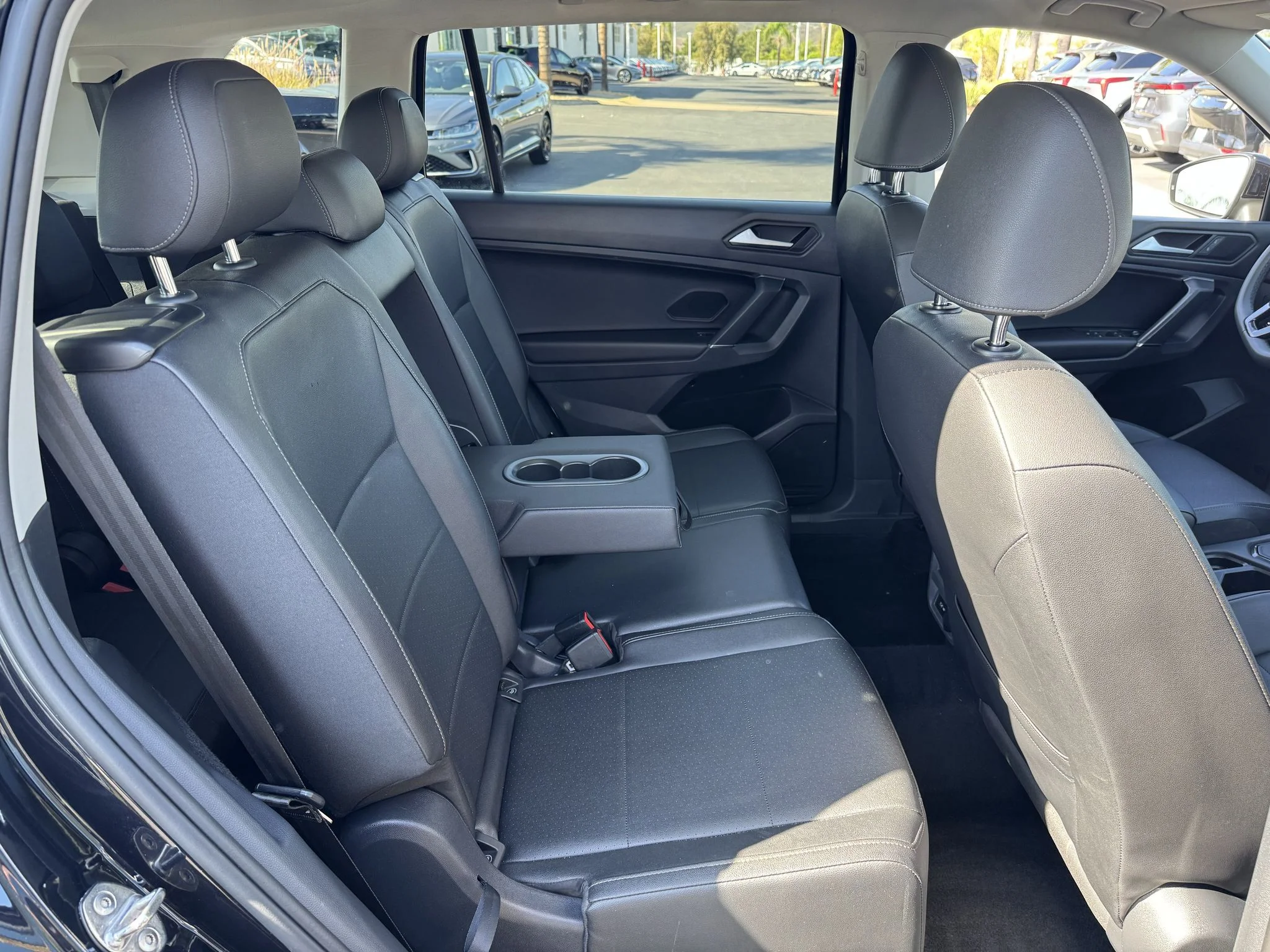 Used 2020 Deep Black Pearl Volkswagen SE image 30